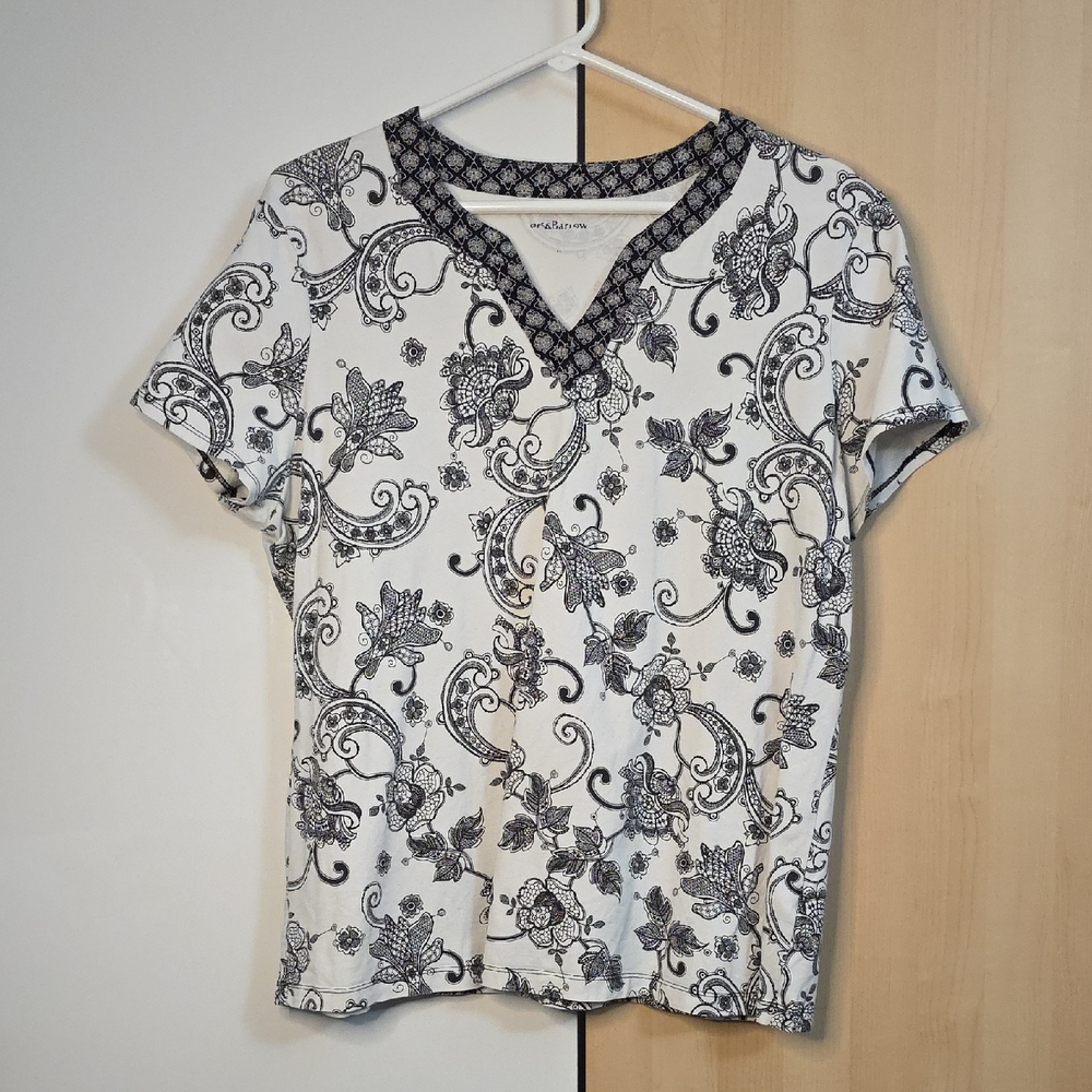 Croft & Barrow White and Black Patterned Women Top, Knit, Size Unk, Preloved